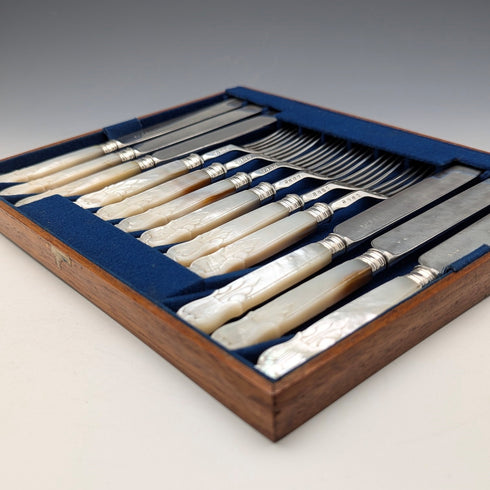 1860年頃 英国アンティーク 彫刻白蝶貝ハンドル デザートカトラリー6ペア TBNA トレー入