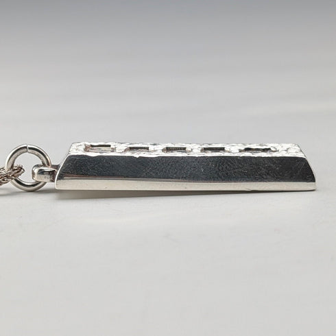 1977 年英國不列顛尼亞銀錠吊墜,1 金衡盎司,附純銀項鍊