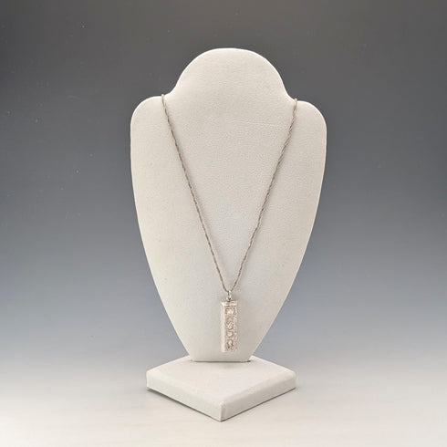 1977 年英國不列顛尼亞銀錠吊墜,1 金衡盎司,附純銀項鍊