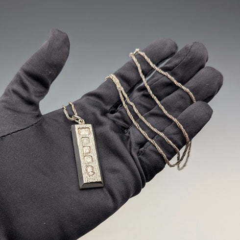 1977 年英國不列顛尼亞銀錠吊墜,1 金衡盎司,附純銀項鍊