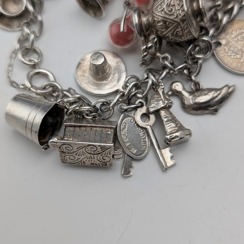 約 1970 年英國復古純銀吊飾手鍊 78 克