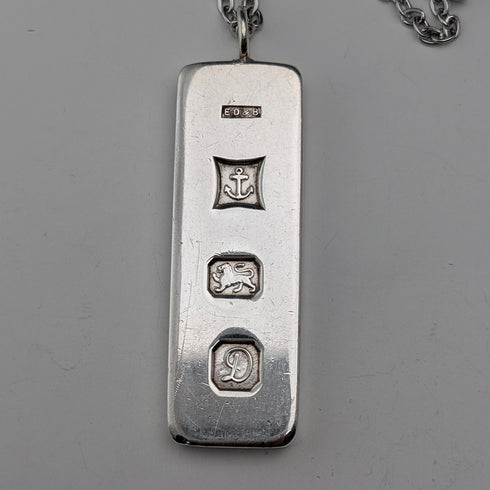 1978 British sterling silver ingot pendant, 16g, with necklace