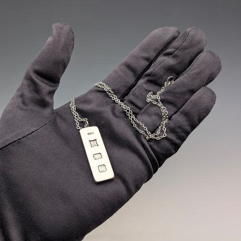 1978 British sterling silver ingot pendant, 16g, with necklace