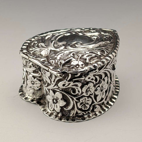 1892 British antique sterling silver heart-shaped box, 25g