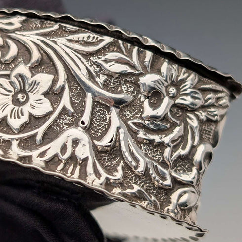 1892 British antique sterling silver heart-shaped box, 25g