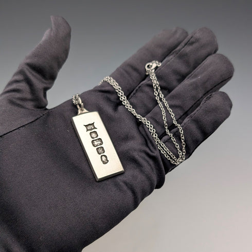 1977年 英国 純銀製 ジュビリーインゴットペンダント28g ネックレス付 MPM