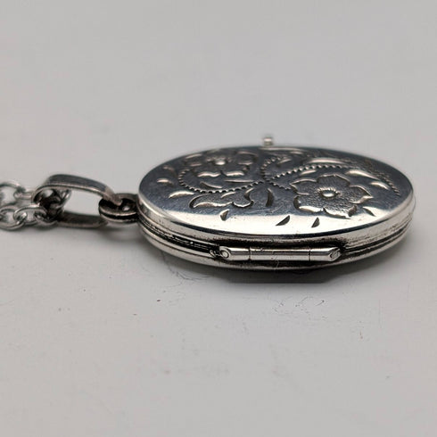 ヴィンテージ 純銀製 オーバル型ロケットペンダント ネックレス付き