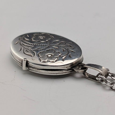 ヴィンテージ 純銀製 オーバル型ロケットペンダント ネックレス付き