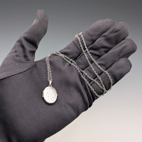 ヴィンテージ 純銀製 オーバル型ロケットペンダント ネックレス付き