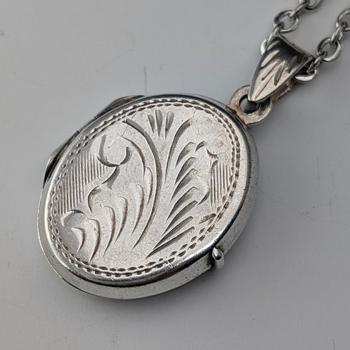 ヴィンテージ 純銀製 オーバル型ロケットペンダント 2.7g ネックレス付き