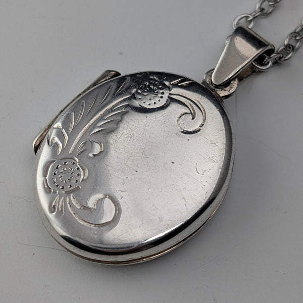 Vintage sterling silver oval locket pendant 3.9g with necklace