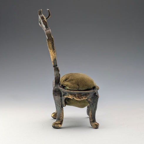 1920 年代黃銅椅懷錶架卡其色床單