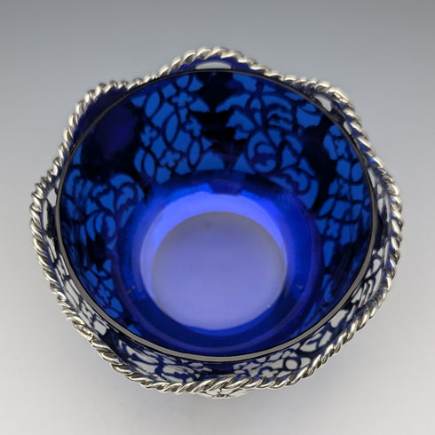 1856年 英国アンティーク 純銀製ピアス装飾ボウル 165g コバルトガラスライナー A B Savory&Sons