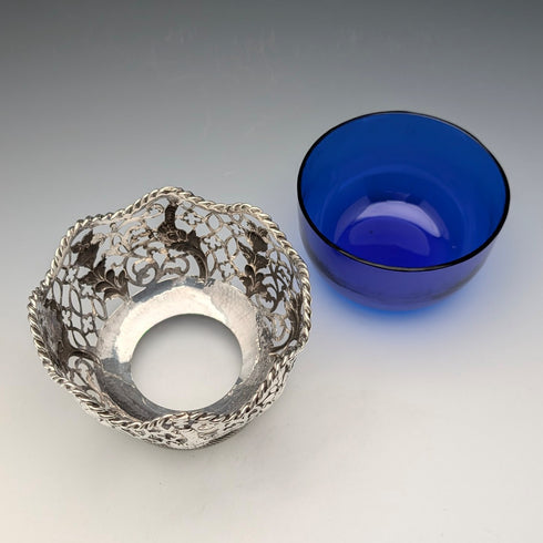 1856年 英国アンティーク 純銀製ピアス装飾ボウル 165g コバルトガラスライナー A B Savory&Sons