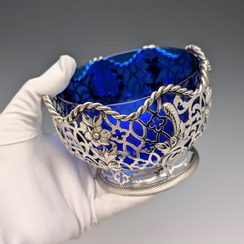 1856年 英国アンティーク 純銀製ピアス装飾ボウル 165g コバルトガラスライナー A B Savory&Sons