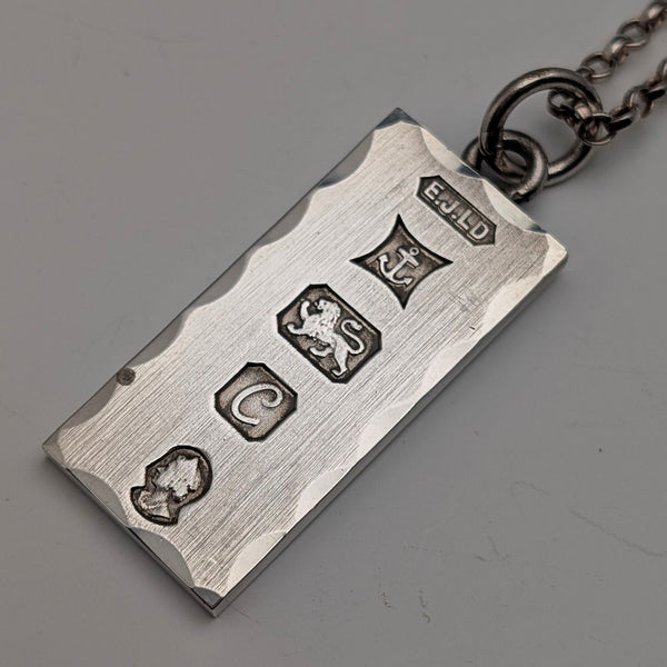 1977 British sterling silver jubilee ingot pendant and sterling silver chain, total weight 21g, Excalibur Jewellery②