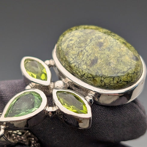 ヴィンテージ グリーンサーペンティン&純銀 ペンダント 純銀ネックレス付き