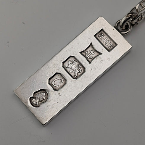 1977 British sterling silver jubilee ingot pendant and sterling silver chain, total weight 22g, WJ Co.