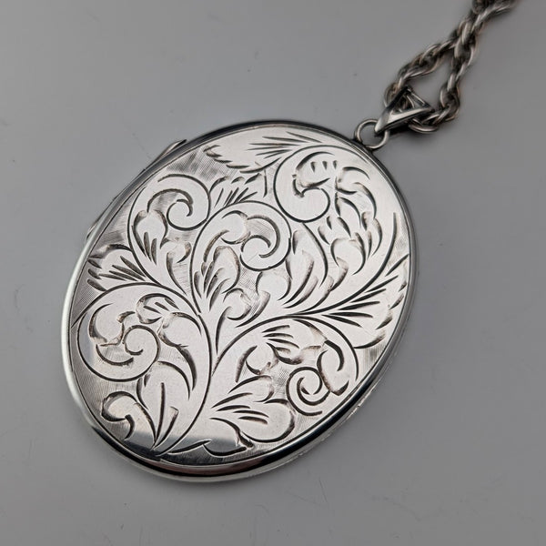 1975 年英國復古純銀大號盒式吊墜配純銀項鍊,共重 29.5 克,盒裝,Nathan Brothers