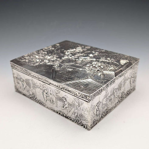 1912 British antique sterling silver large box with detailed decoration 444g George Bedingham Very good condition