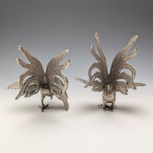 一對老式錫製鬥雞雕像