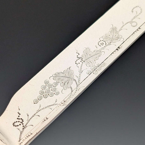 Late 19th Century British Antique Mother of Pearl Handle Tea Cutlery Pair of 4 Mappin & Webb