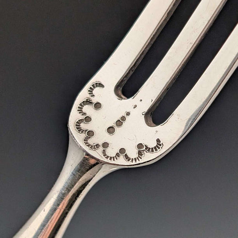 Late 19th Century British Antique Mother of Pearl Handle Tea Cutlery Pair of 4 Mappin & Webb