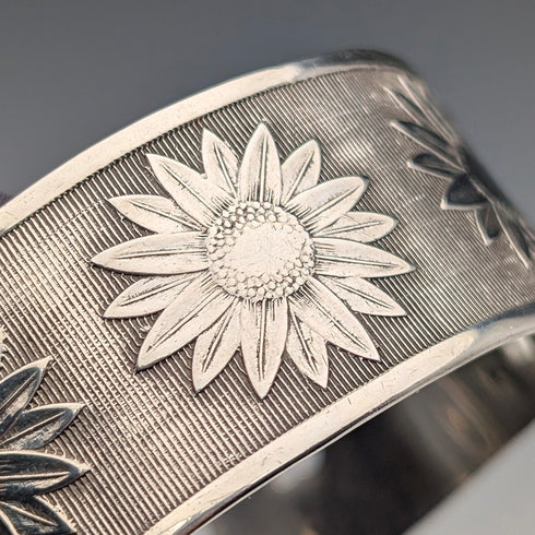 1945年 英国ヴィンテージ 純銀製 フラワー装飾 ブレスレット 50g Joseph Smith