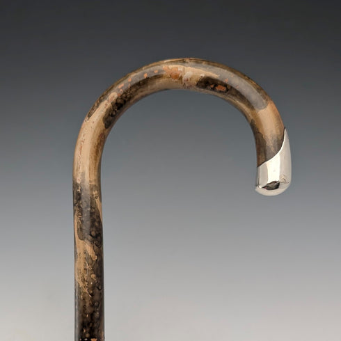 1925 年英國古董手杖,帶有斑駁的桿身、彎曲的手柄和純銀裝飾,86 厘米