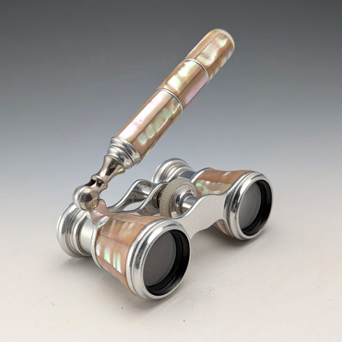 約 1900 年法國古董白色珍珠母裝飾有手柄的歌劇眼鏡、雙筒望遠鏡