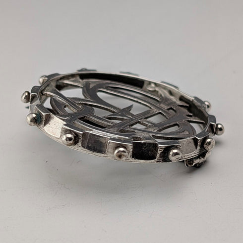 アンティーク 純銀製 モノグラム装飾 丸型ブローチ