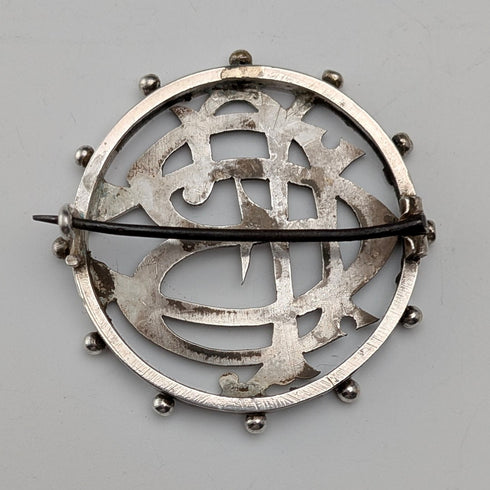 アンティーク 純銀製 モノグラム装飾 丸型ブローチ