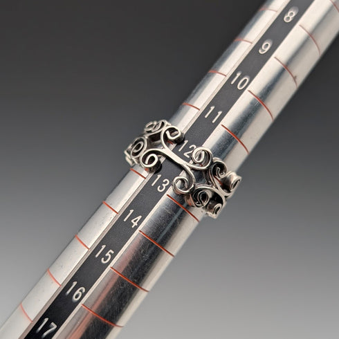 Vintage Mexican sterling silver ring (size 12-13)