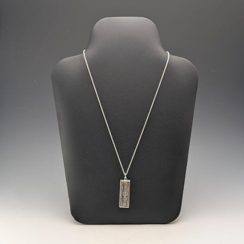 1977 British sterling silver jubilee ingot pendant and sterling silver chain, 35g total, Carr's