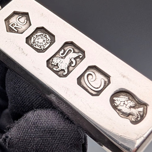 1977 British sterling silver jubilee ingot pendant and sterling silver chain, 35g total, Carr's