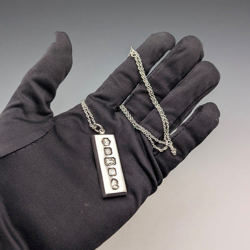 1977 British sterling silver jubilee ingot pendant and sterling silver chain, 35g total, Carr's