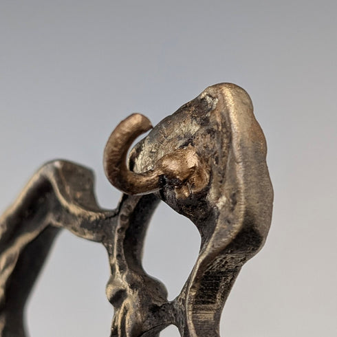 20 世紀 20 年代古董黃銅椅子懷錶架,配有紅色天鵝絨床單