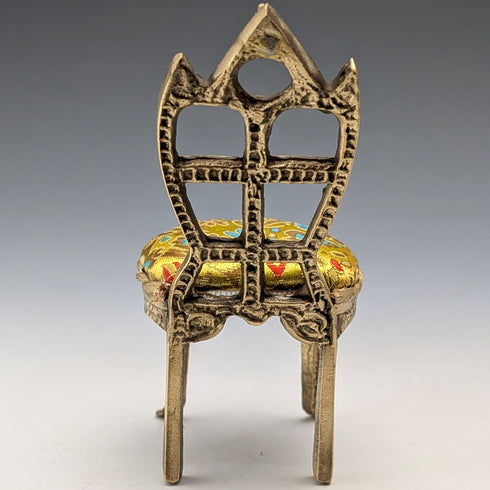 20 世紀 20 年代古董黃銅椅形懷錶架,帶黃色刺繡座椅