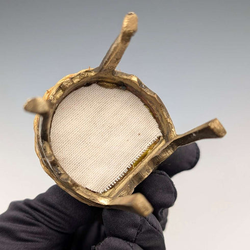 1920年代 アンティーク 真鍮製 椅子型 懐中時計ホルダー イエロー刺繍シート