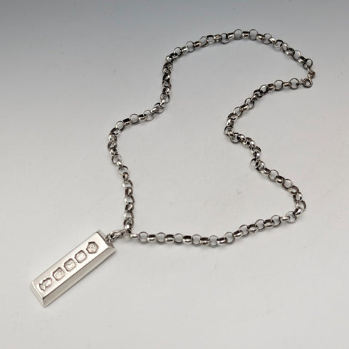 1977 年英國不列顛尼亞銀禧紀念錠吊墜和超厚純銀鍊,共重 45.5 克