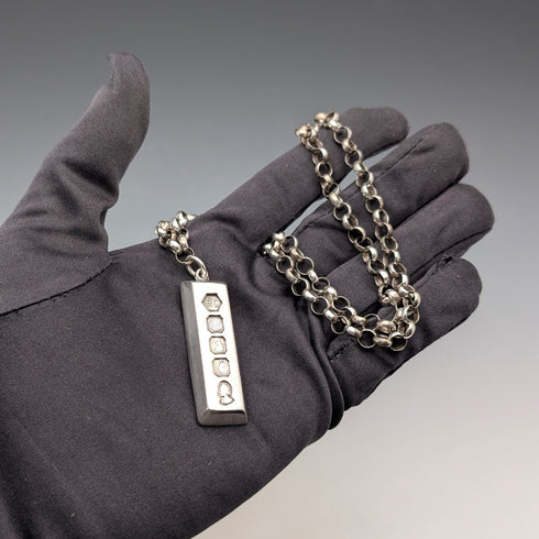 1977 年英國不列顛尼亞銀禧紀念錠吊墜和超厚純銀鍊,共重 45.5 克