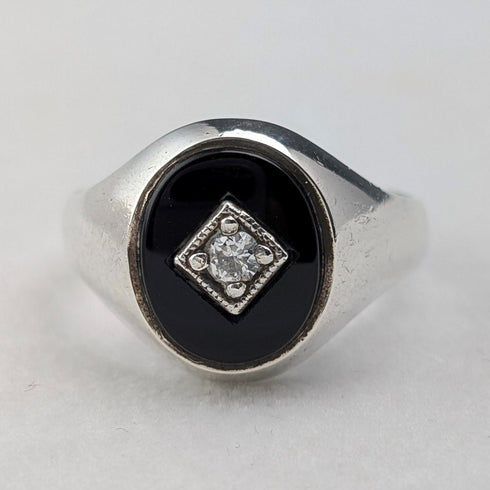 1987 British vintage sterling silver signet ring with onyx (size 20)