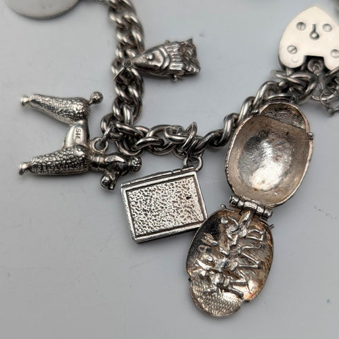 1962年 英国ヴィンテージ 純銀製 チャームブレスレット 48g 南京錠型留め金 WJS