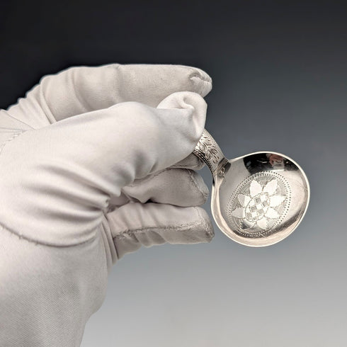 1910 British antique sterling silver small tea caddy spoon 11g WS Savage