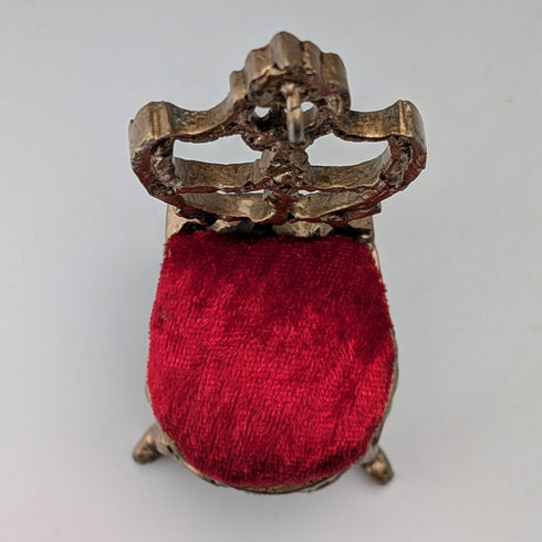 20 世紀 20 年代古董黃銅椅子懷錶架,配有紅色天鵝絨床單