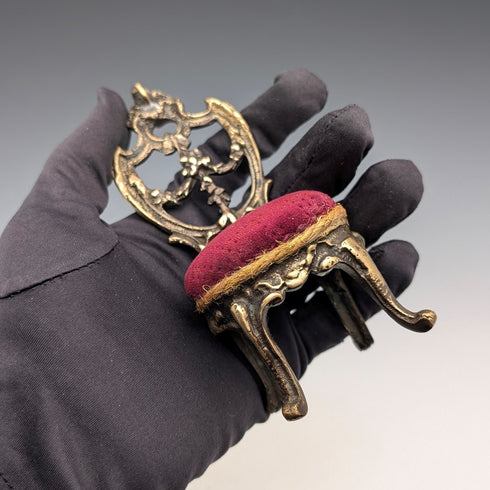 1920年代古董黃銅椅子懷錶架,搭配波爾多絲絨座椅