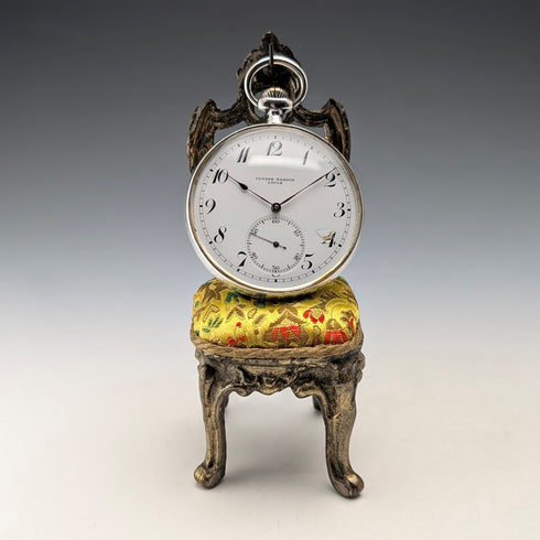 20 世紀 20 年代古董黃銅椅形懷錶架,帶黃色刺繡座椅