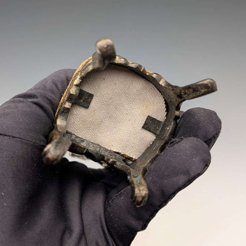 1920年代 アンティーク 真鍮製 椅子型 懐中時計ホルダー イエロー刺繍シート
