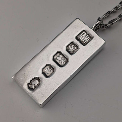 1977 British sterling silver jubilee ingot pendant 31g with necklace Ralph Weston