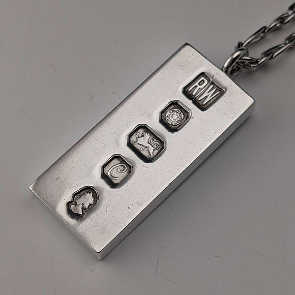 1977 British sterling silver jubilee ingot pendant 31g with necklace Ralph Weston